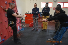 2.1-climber-and-belayer-pull