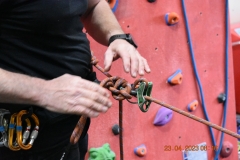 1.6-belay-plate-locked-off